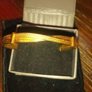 Beautiful Vintage Avon Bracelet